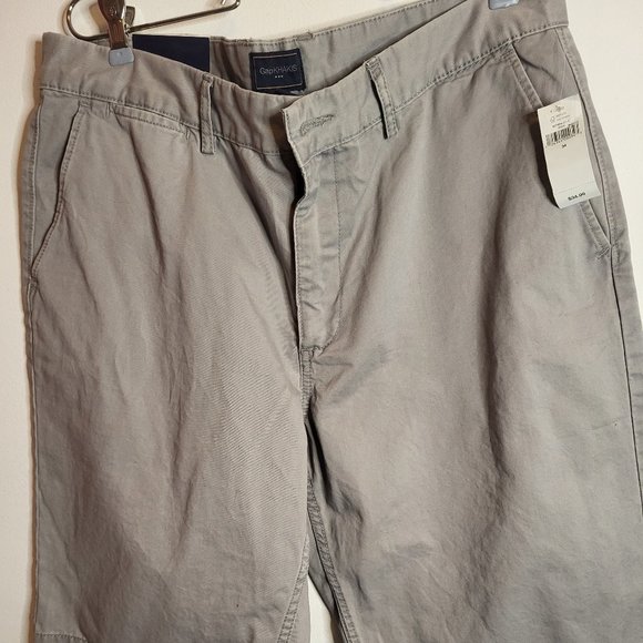 NWT Men's Gap Khaki Shorts, Sz. 34.Front & Back Pockets, Gray, 100% cotton. - Picture 1 of 7